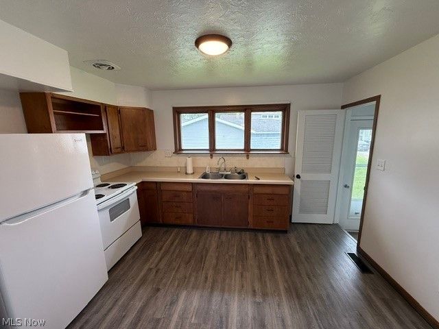 740 Ashwood Lane NE, New Philadelphia, OH 44663