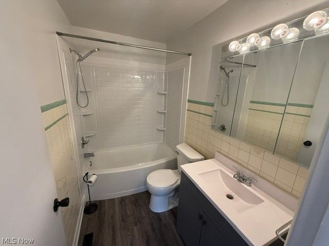 740 Ashwood Lane NE, New Philadelphia, OH 44663