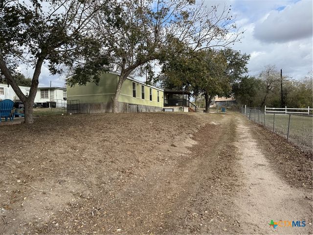 107 Dallas Street, Goliad, TX 77963
