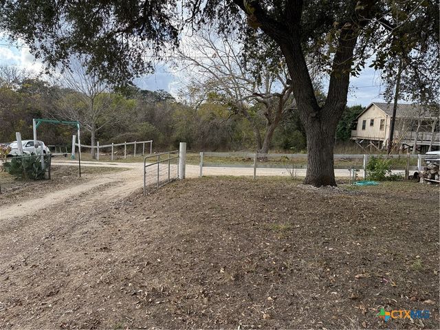 107 Dallas Street, Goliad, TX 77963