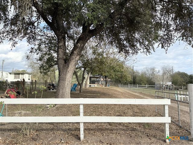 107 Dallas Street, Goliad, TX 77963