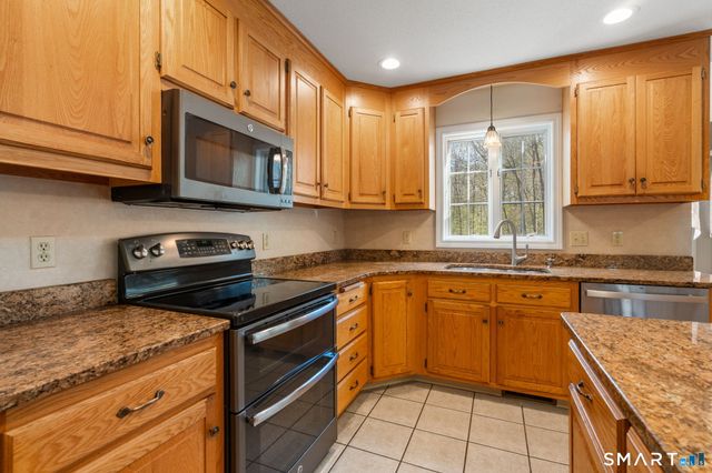 107 Country Lane, Hebron, CT 06248