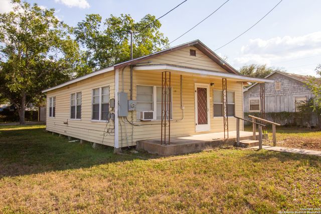 310 E Rachal, Beeville, TX 78102