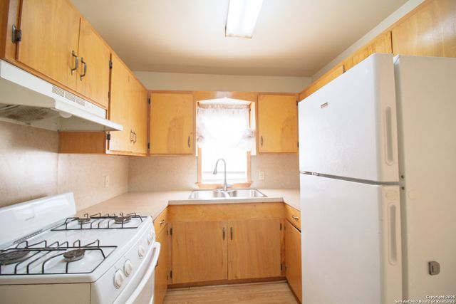 310 E Rachal, Beeville, TX 78102