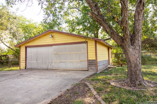 310 E Rachal, Beeville, TX 78102