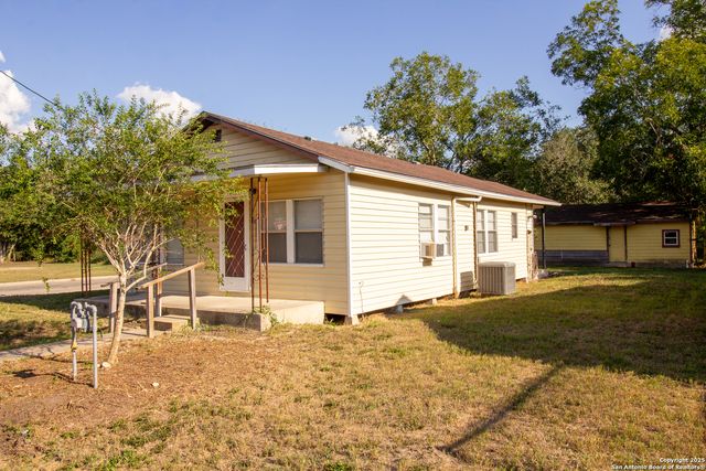 310 E Rachal, Beeville, TX 78102