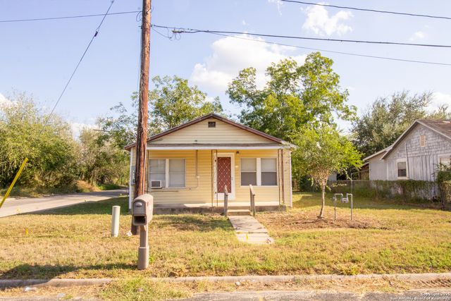 310 E Rachal, Beeville, TX 78102