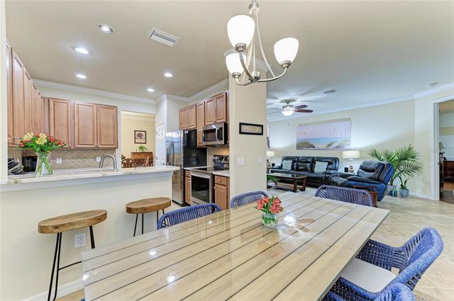 20221 RAGAZZA CIRCLE 202, Venice, FL 34293