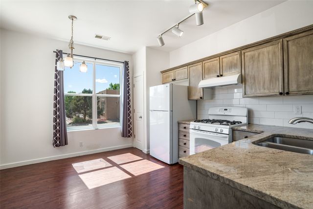 5 Eagle Thorn Place, Santa Fe, NM 87508