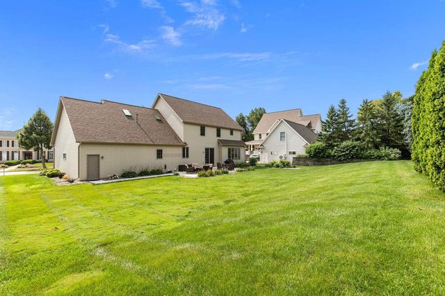 4717 N HASTINGS COURT, Appleton, WI 54913