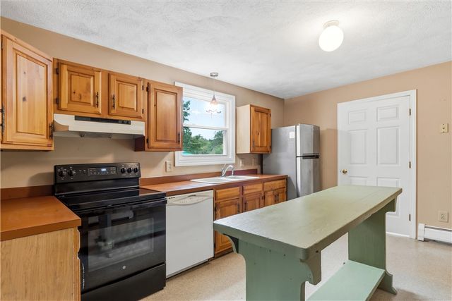 808 Ten Rod Road, Exeter, RI 02822