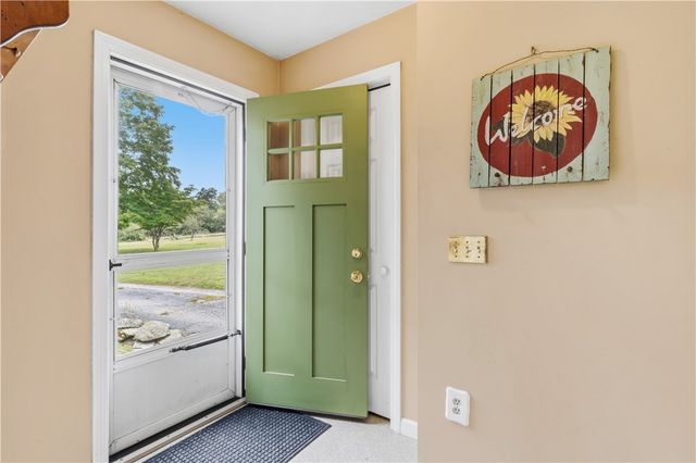 808 Ten Rod Road, Exeter, RI 02822