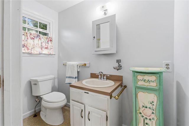 808 Ten Rod Road, Exeter, RI 02822