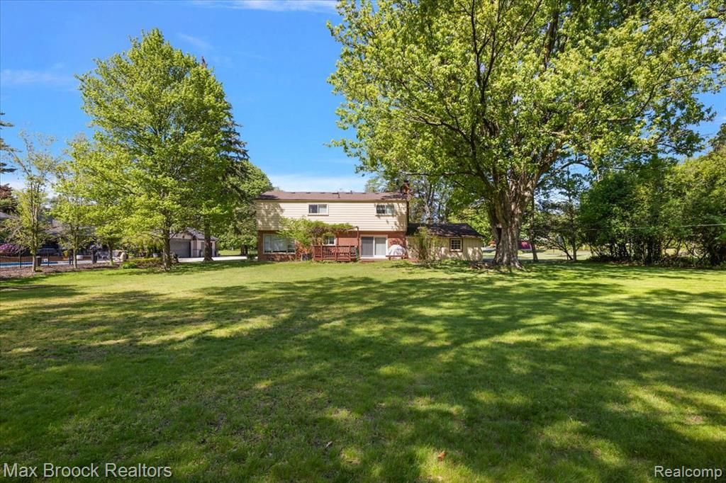 6609 E Knollwood Circle, West Bloomfield, MI 48322