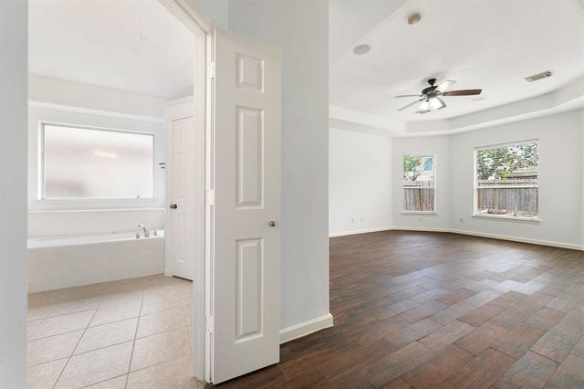 1810 Candle Light Court, Sugar Land, TX 77498