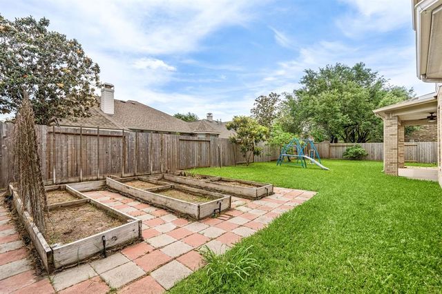 1810 Candle Light Court, Sugar Land, TX 77498
