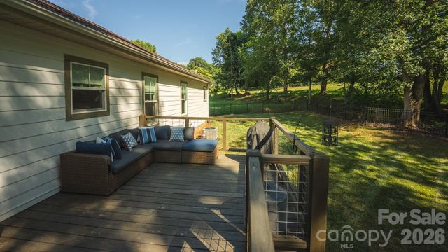 133 Maplewood Court, Hudson, NC 28638