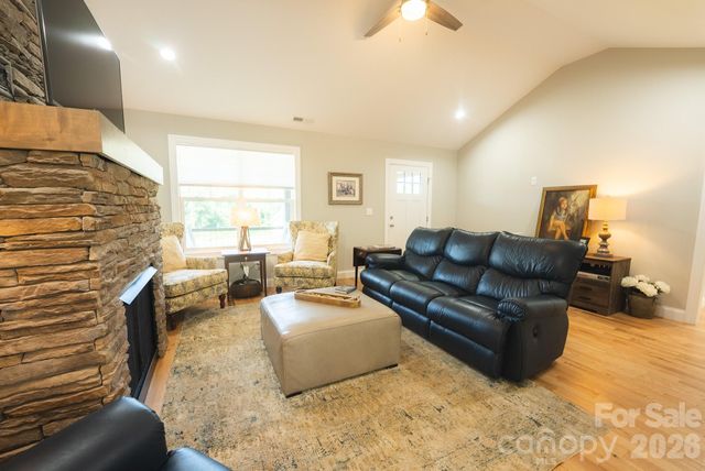 133 Maplewood Court, Hudson, NC 28638