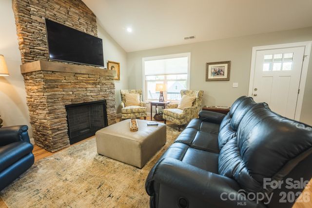 133 Maplewood Court, Hudson, NC 28638