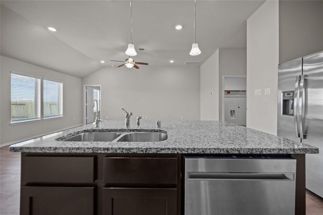 7730 Squall Lane, Baytown, TX 77523