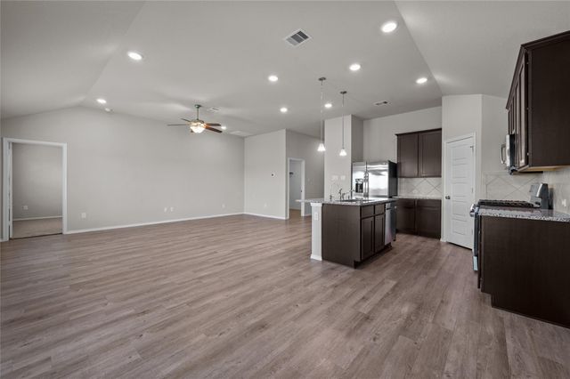 7730 Squall Lane, Baytown, TX 77523