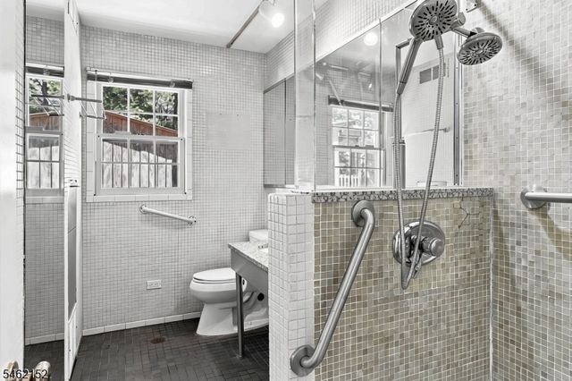 51 Valley View Ter, Wayne Twp., NJ 07470