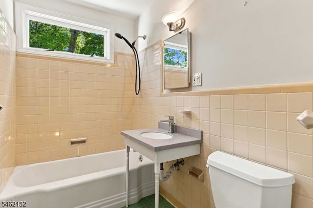 51 Valley View Ter, Wayne Twp., NJ 07470