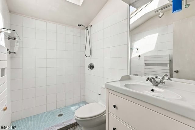 51 Valley View Ter, Wayne Twp., NJ 07470