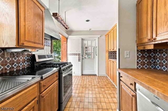 51 Valley View Ter, Wayne Twp., NJ 07470