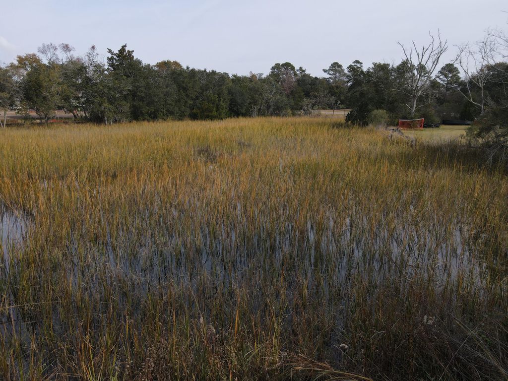 Image 11 of property listing at 1062 Glenshaw Street, North Charleston, SC 29405