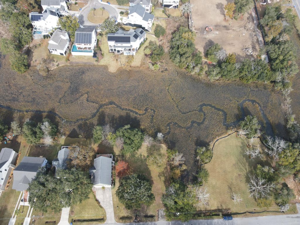 Image 12 of property listing at 1062 Glenshaw Street, North Charleston, SC 29405