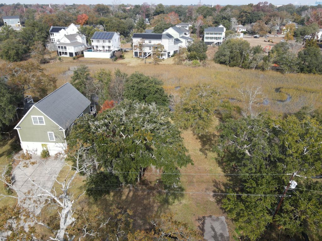 Image 13 of property listing at 1062 Glenshaw Street, North Charleston, SC 29405