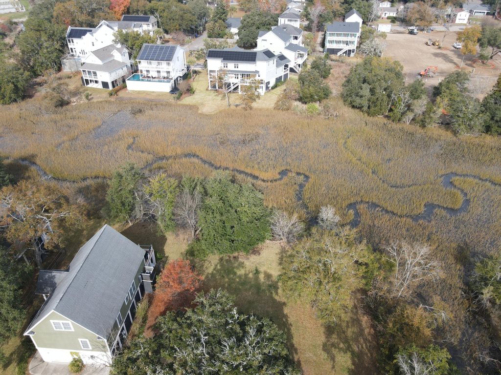 Image 15 of property listing at 1062 Glenshaw Street, North Charleston, SC 29405