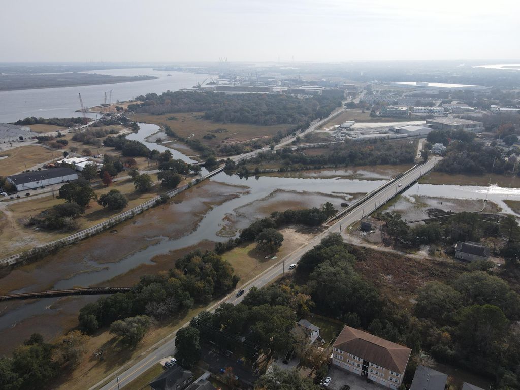 Image 19 of property listing at 1062 Glenshaw Street, North Charleston, SC 29405