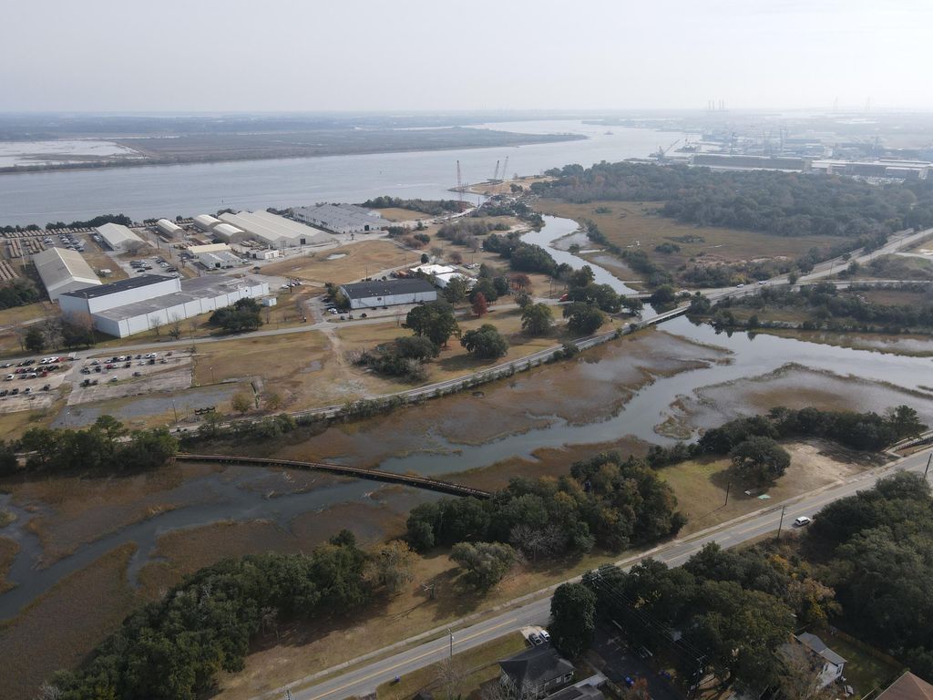 Image 20 of property listing at 1062 Glenshaw Street, North Charleston, SC 29405