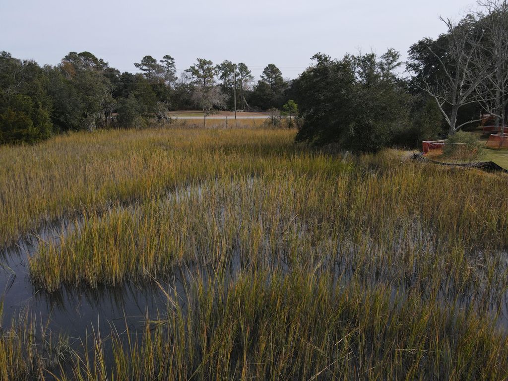 Image 23 of property listing at 1062 Glenshaw Street, North Charleston, SC 29405