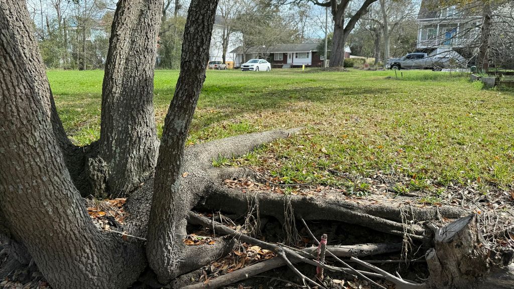 Image 7 of property listing at 1062 Glenshaw Street, North Charleston, SC 29405