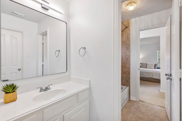 30 S Dulcet Hollow Circle, Spring, TX 77382