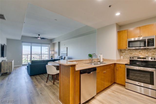 8255 Las Vegas Boulevard 1414, Las Vegas, NV 89123