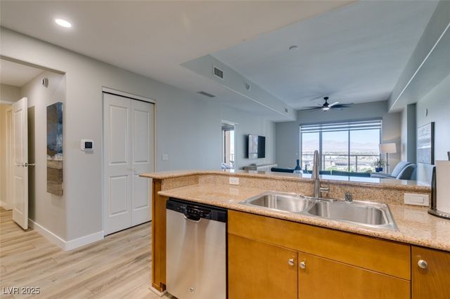 8255 Las Vegas Boulevard 1414, Las Vegas, NV 89123