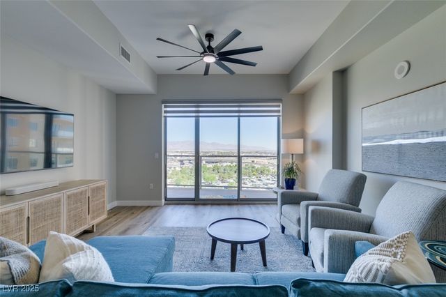 8255 Las Vegas Boulevard 1414, Las Vegas, NV 89123