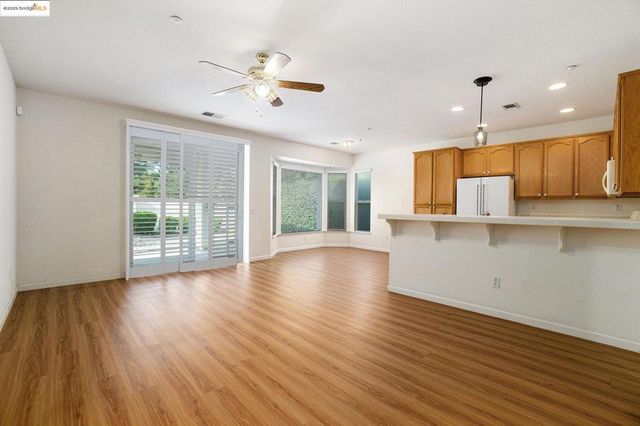 939 Centennial Dr, Brentwood, CA 94513