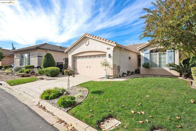 939 Centennial Dr, Brentwood, CA 94513