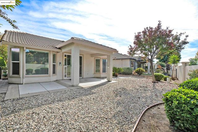 939 Centennial Dr, Brentwood, CA 94513