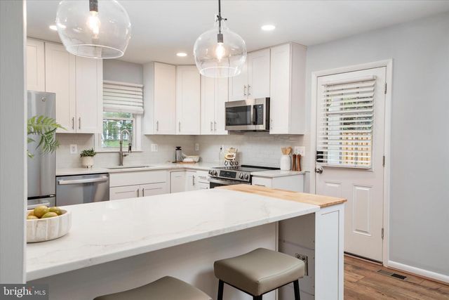 520 HARBOR DR, Annapolis, MD 21403