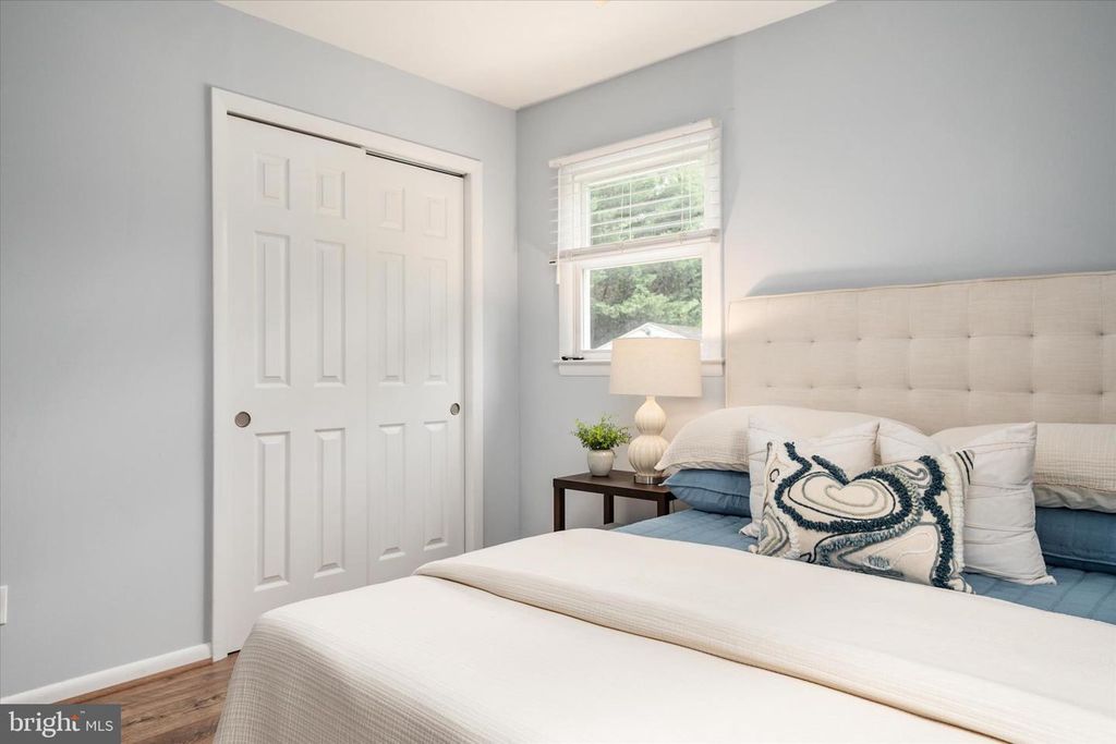 Image 26 of property listing at 520 HARBOR DR, Annapolis, MD 21403