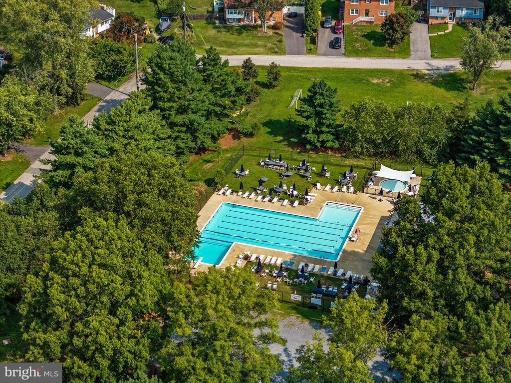 Image 57 of property listing at 520 HARBOR DR, Annapolis, MD 21403
