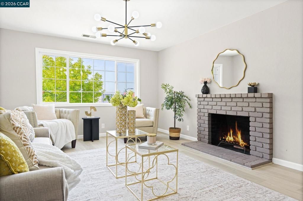 Image 10 of property listing at 698 Mini Dr, Vallejo, CA 94589