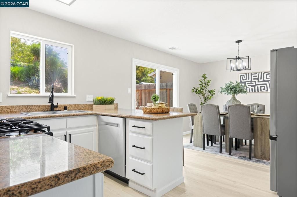 Image 13 of property listing at 698 Mini Dr, Vallejo, CA 94589