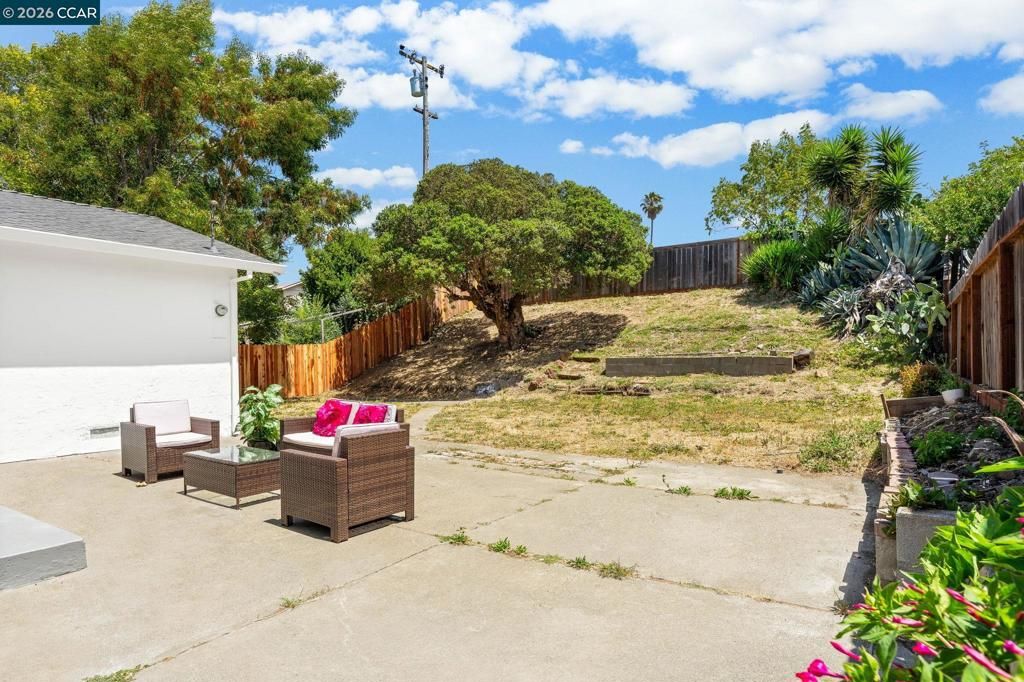 Image 32 of property listing at 698 Mini Dr, Vallejo, CA 94589